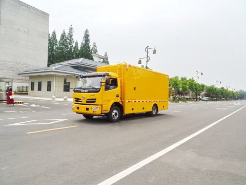 東風多利卡50-100KW移動電源車